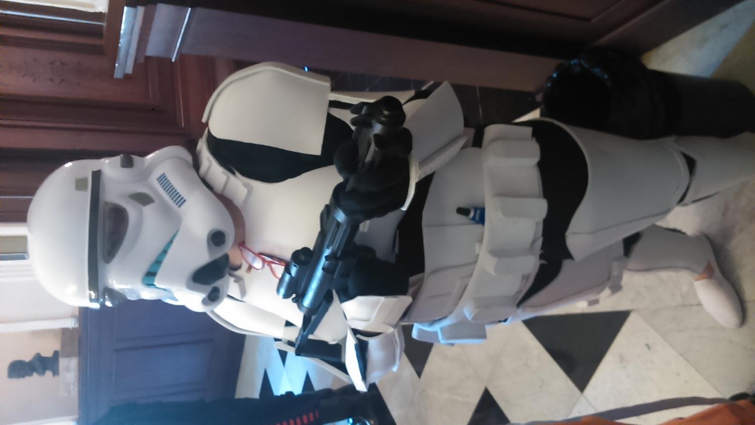 Cosplay picture from . ¡Estos terribles conspiradores de la Resistencia están atacando el ayuntamiento de Tarragona!.
