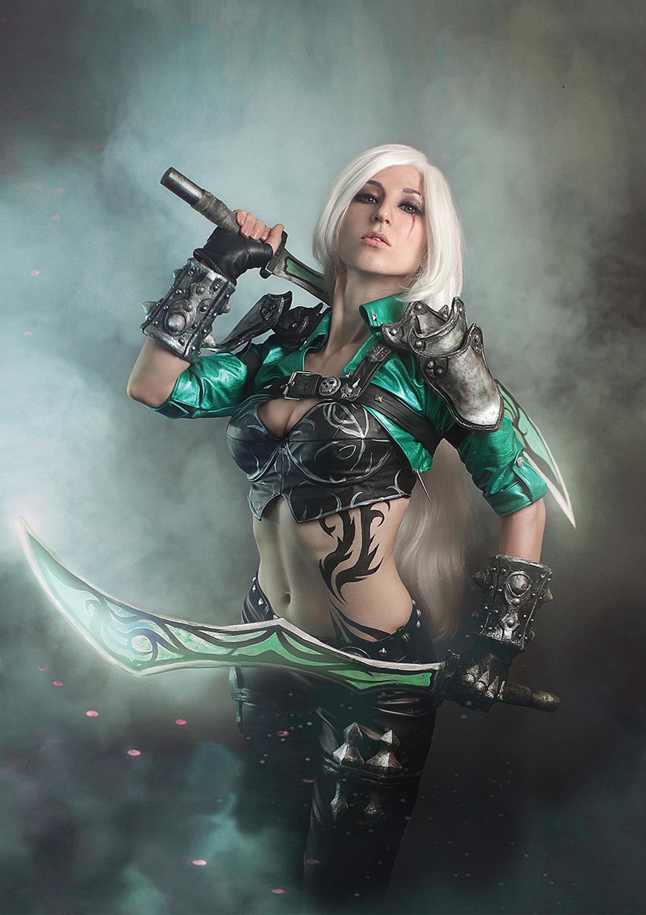 Cosplay picture from NaraJeamfry. Foto de stock de Olesia Kharinskaia (Pandared), cosplayer sin especificar. Cosplay de Katarina, de League of Legends, con la skin de Katarina Mercenaria..